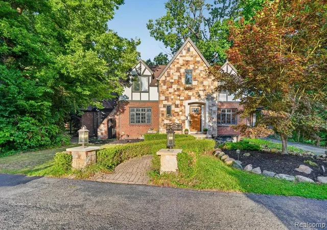 Photo 3 of Single family home for sale at 21125 Thorofare Rd, Grosse Ile, MI 48138 1247 | MLS# 61024897 | Listing updated on 2026-10-01
