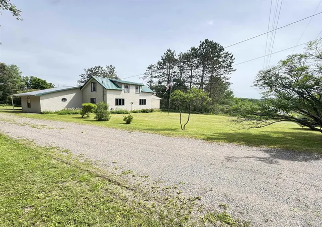 Homes for sale in Iron River, MI | 1669 Kofmehl Rd, Iron River, MI 49935 | MLS# 50213077