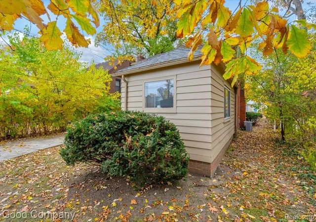 Homes for sale in Highland Park, MI | 2564 Woodstock Dr, Highland Park, MI 48203 | MLS# 60999358