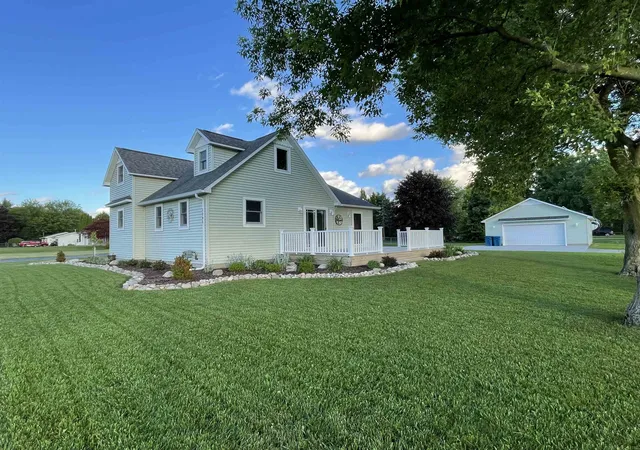 Homes for sale in Essexville, MI | 1285 W Nebobish Rd Rd, Essexville, MI 48732 | MLS# 50212317