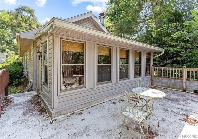 Photo 4 of Single family home for sale at 2550 Loon Lake Rd, Wixom, MI 48393 | MLS# 61022837 | Listing updated on 2026-08-23