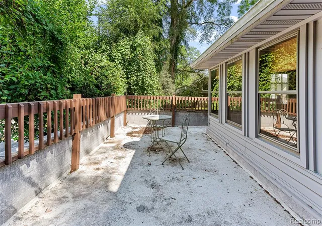Photo 5 of Single family home for sale at 2550 Loon Lake Rd, Wixom, MI 48393 | MLS# 61022837 | Listing updated on 2026-08-23