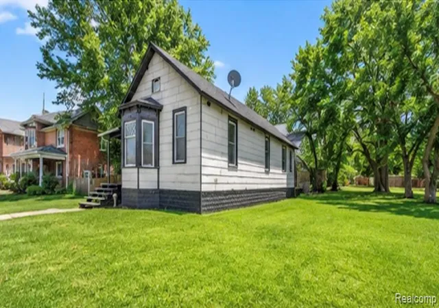 2nd image of 2619 Wabash St, Detroit, MI 48216 | MLS# 60361364