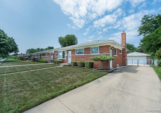 Photo 3 of Sale Pending at 25305 Campbell Ave, Warren, MI 48089 3545 | MLS# 61024041 | Listing updated on 2026-09-12