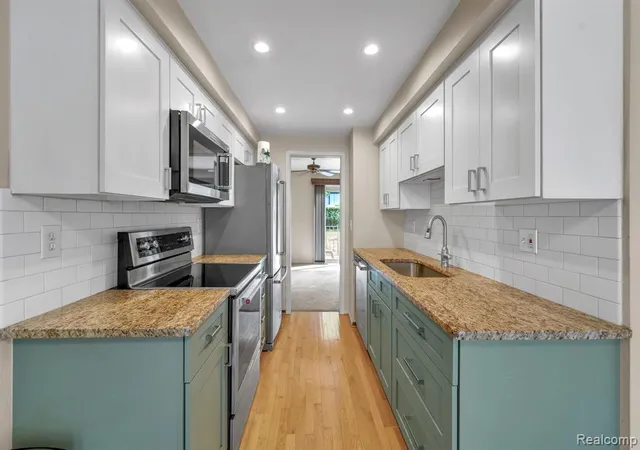 Sale Pending at 1424 Oakbrook, Rochester Hills, MI 48307 | MLS# 61015805 | Listing updated on 2026-10-05