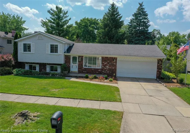 Homes for sale in Marysville, MI | 536 Central St, Marysville, MI 48040 1016 | MLS# 61007874