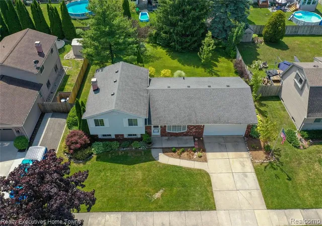 Homes for sale in Marysville, MI | 536 Central St, Marysville, MI 48040 1016 | MLS# 61007874