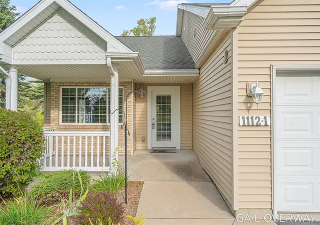 Photo 3 of Sale Pending at 1112 Fountain View Cir 1, Holland, MI 49423 | MLS# 70482109 | Listing updated on 2025-10-18