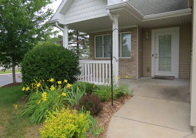 Photo 5 of Sale Pending at 1112 Fountain View Cir 1, Holland, MI 49423 | MLS# 70482109 | Listing updated on 2025-10-18