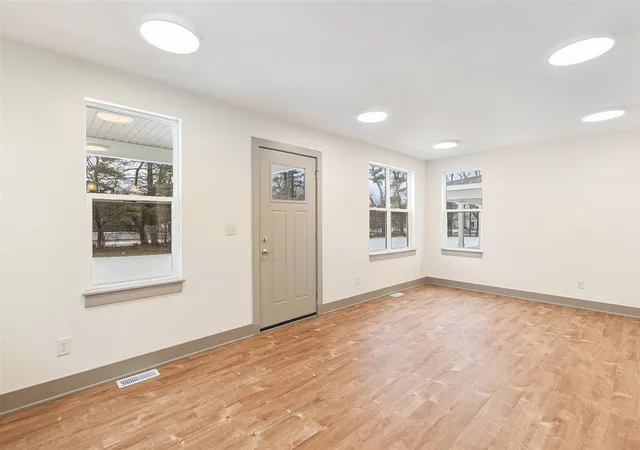 Photo 1 of Single family home for sale at 2119 Linden Ave, Grand Rapids, MI 49507 | MLS# 70537815 | Listing updated on 2026-07-13
