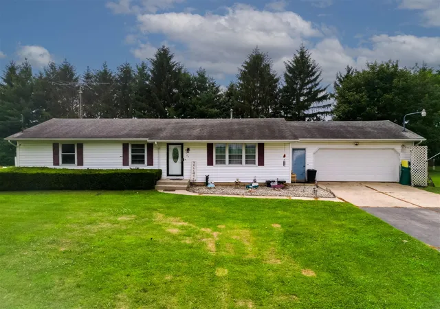 Homes for sale in Three Rivers, MI | 51104 Silver St, Three Rivers, MI 49093 | MLS# 70544695