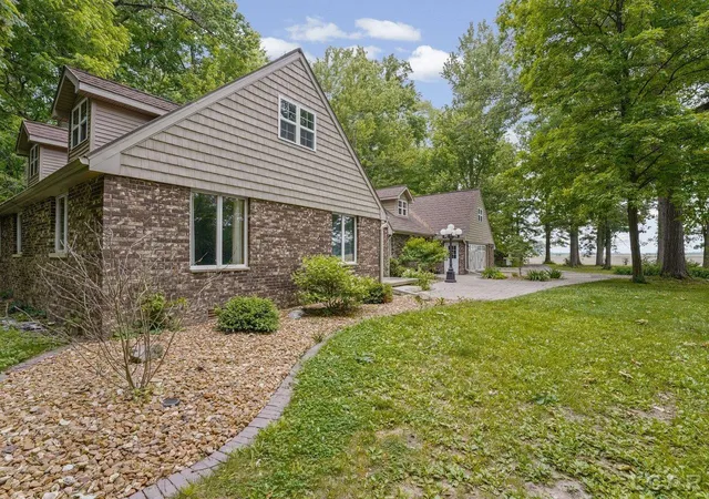 Photo 2 of Single Family Residence at 5944 Riga Hwy, Blissfield, MI 49228 | MLS# 50211099 | | Sold on 2026-07-10