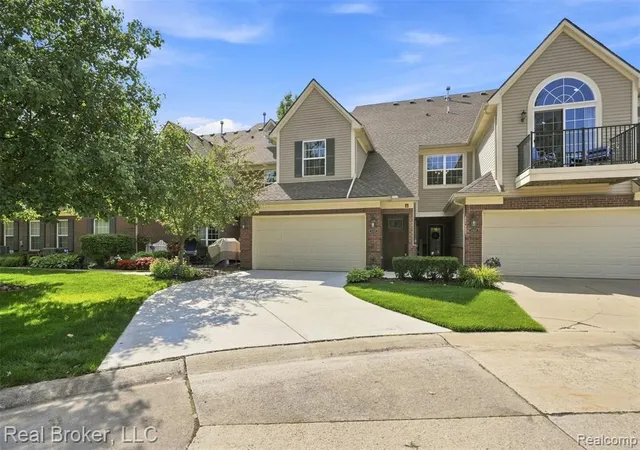 2nd image of 55407 Ambassador Ct, Shelby Twp, MI 48316 5369 | MLS# 61023325