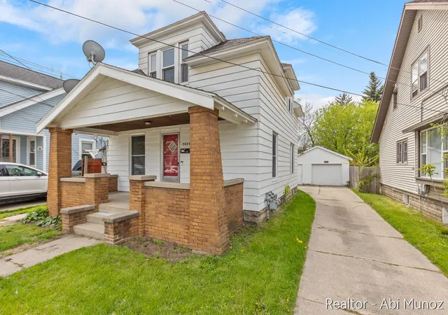 3rd image of 2029 Arnold Ave, Wyoming, MI 49509 | MLS# 70530582