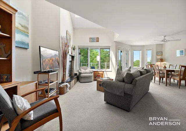 5th image of 810 S Harbor Dr #22, Grand Haven, MI 49417 | MLS# 70538304