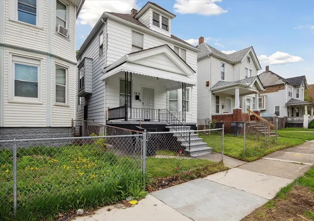 Photo 3 of Single family home for sale at 5421 Fischer St, Detroit, MI 48213 | MLS# 70545630 | Listing updated on 2026-08-24