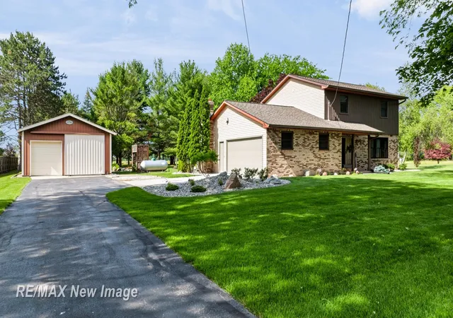 Homes for sale in Freeland, MI | 6180 W Freeland Rd, Freeland, MI 48623 | MLS# 50213534