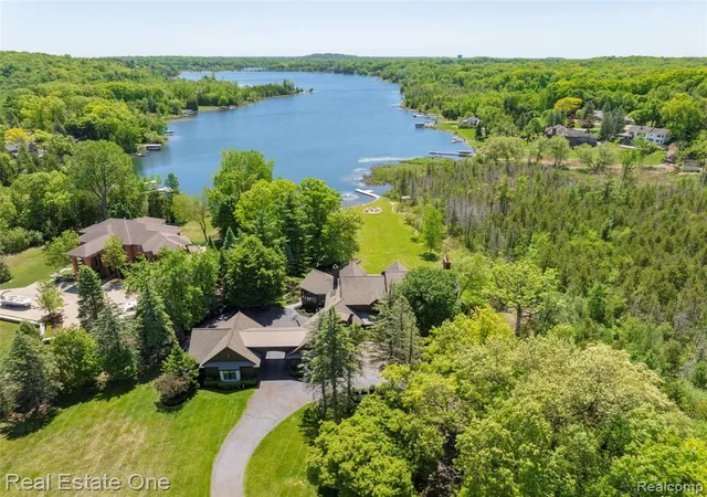 1st image of 7689 Deerhill Dr, Clarkston, MI 48346 | MLS# 61000485
