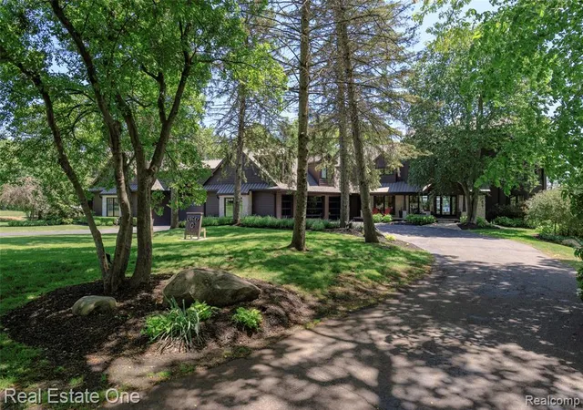 2nd image of 7689 Deerhill Dr, Clarkston, MI 48346 | MLS# 61000485