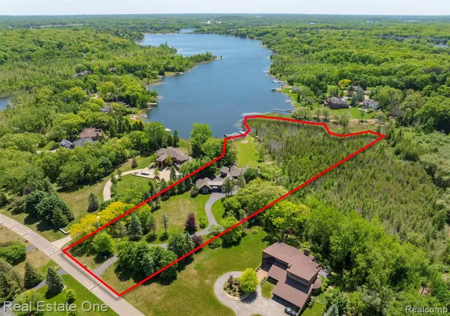 65th image of 7689 Deerhill Dr, Clarkston, MI 48346 | MLS# 61000485