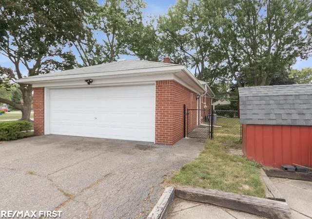 Photo 4 of Single family home for sale at 32215 Solon St, Roseville, MI 48066 | MLS# 50219804 | Listing updated on 2026-08-27