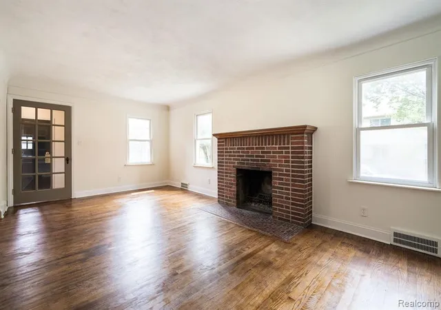 Photo 3 of Sale Pending at 20997 Flora St, Roseville, MI 48066 4574 | MLS# 61022735 | Listing updated on 2026-08-30