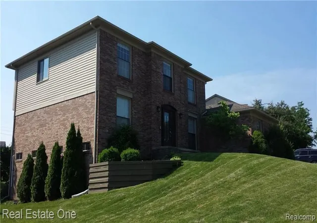 Homes for sale in Milford, MI | 475 Dorchester Way, Milford, MI 48381 | MLS# 61002280