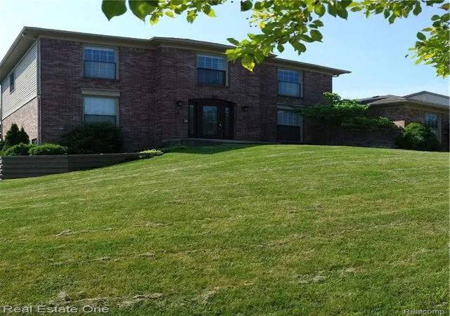 Homes for sale in Milford, MI | 475 Dorchester Way, Milford, MI 48381 | MLS# 61002280