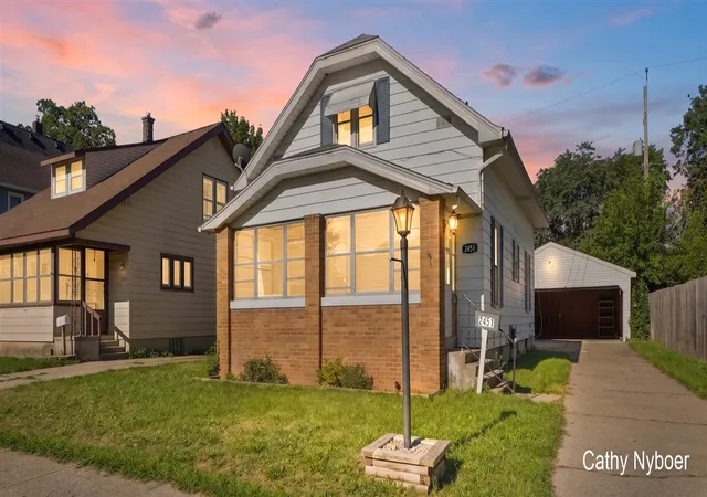 1st image of 2451 Lamar Ave, Wyoming, MI 49519 | MLS# 70553054