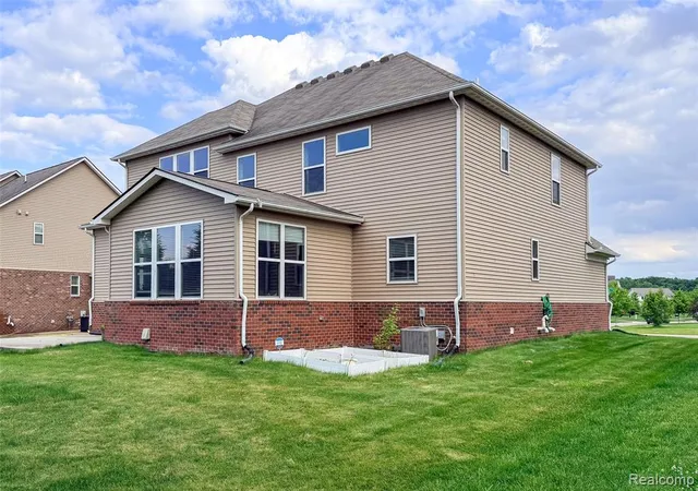 Homes for sale in Lake Orion, MI | 354 Findley Cir, Lake Orion, MI 48360 | MLS# 61007077