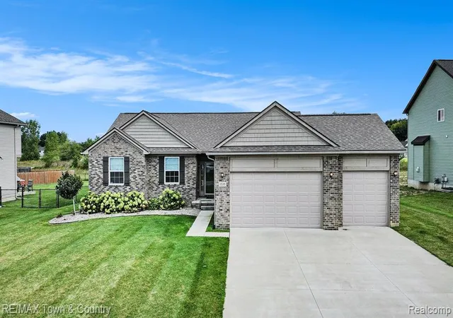 1st image of 1535 Woodlake Ln, Grand Blanc, MI 48439 | MLS# 61006362