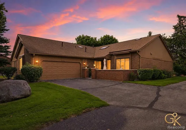 Photo 1 of Sale Pending at 2216 London Bridge Dr, Rochester Hills, MI 48307 4232 | MLS# 61024932 | Listing updated on 2026-09-18