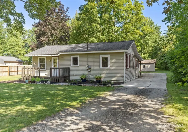 Photo 2 of Single family home for sale at 13531 Van Buren St, Holland, MI 49424 | MLS# 70554982 | Listing updated on 2026-08-28