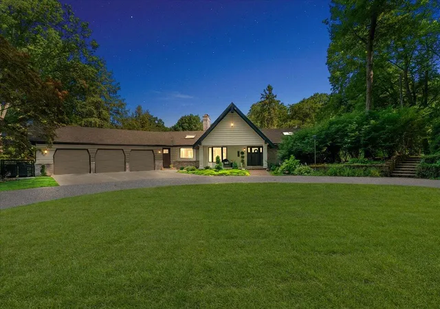 Photo 1 of Single family home for sale at 955 Kenwood Dr, Holland, MI 49423 | MLS# 70489903 | Listing updated on 2026-09-18