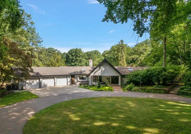 Photo 2 of Single family home for sale at 955 Kenwood Dr, Holland, MI 49423 | MLS# 70489903 | Listing updated on 2026-09-18