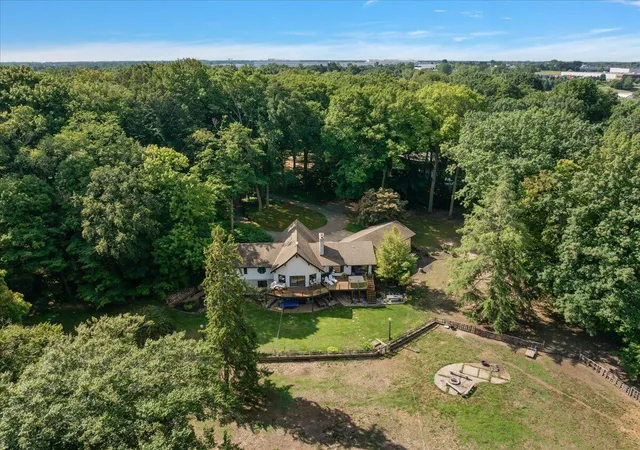 Photo 3 of Single family home for sale at 955 Kenwood Dr, Holland, MI 49423 | MLS# 70489903 | Listing updated on 2026-09-18