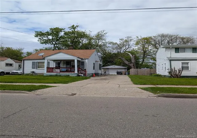 Photo 3 of Single family home for sale at 309 Michigan Ave, Pontiac, MI 48342 2537 | MLS# 60989135 | Listing updated on 2026-08-29