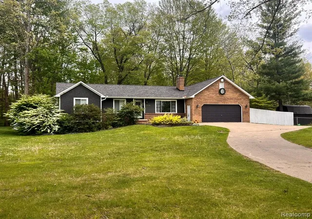 Homes for sale in Lapeer, MI | 3556 Crestwood Dr, Lapeer, MI 48446 | MLS# 60994551