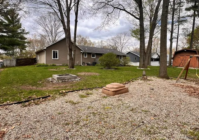 Homes for sale in Lapeer, MI | 3556 Crestwood Dr, Lapeer, MI 48446 | MLS# 60994551