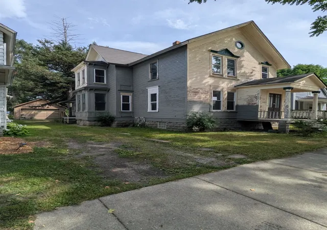Photo 3 of Multi family home for sale at 217 Fitzhugh St, Bay City, MI 48708 | MLS# 50219116 | Listing updated on 2026-09-03