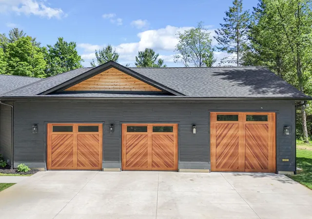 3rd image of 677 Blueberry Rdg, Traverse City, MI 49685 | MLS# 80070089