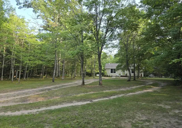 2nd image of 5266 Brown Bridge Rd, Traverse City, MI 49696 | MLS# 80071921