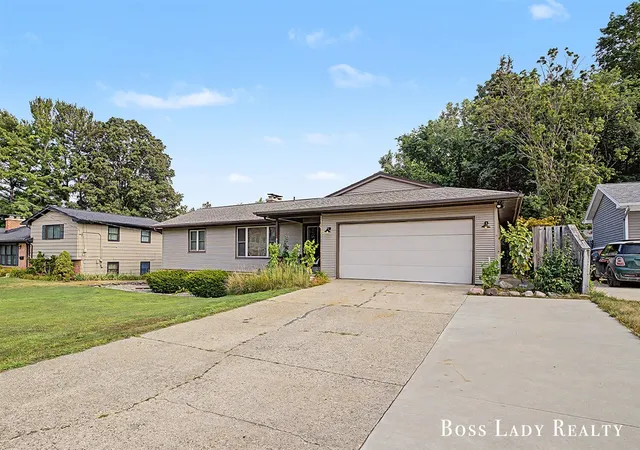Photo 3 of Sale Pending at 3525 Yellowstone Dr, Grandville, MI 49418 | MLS# 70549659 | Listing updated on 2026-09-01