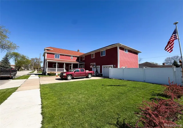 5th image of 703 Saint John St, Wyandotte, MI 48192 | MLS# 60988927
