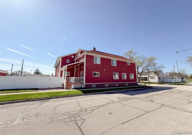 78th image of 703 Saint John St, Wyandotte, MI 48192 | MLS# 60988927