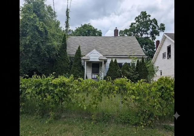 Homes for sale in Jackson, MI | 2506 Page Ave, Jackson, MI 49203 | MLS# 70544041