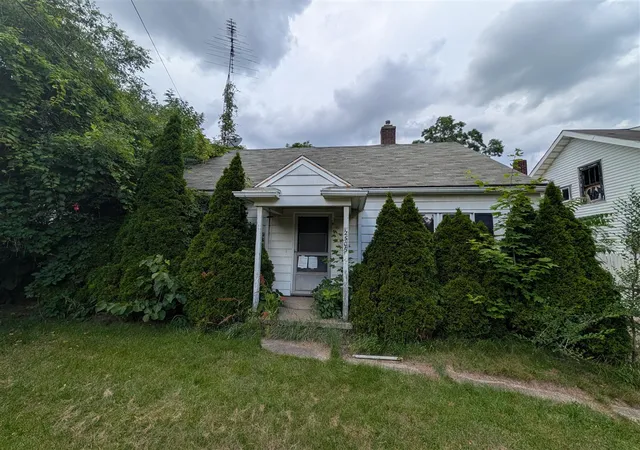 Homes for sale in Jackson, MI | 2506 Page Ave, Jackson, MI 49203 | MLS# 70544041