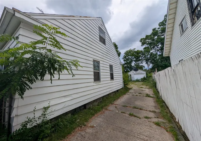 Homes for sale in Jackson, MI | 2506 Page Ave, Jackson, MI 49203 | MLS# 70544041
