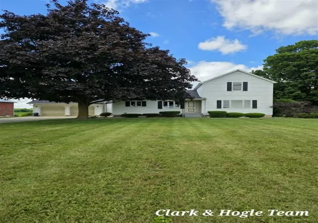 Homes for sale in Muir, MI | 11215 Stoudt Rd, Muir, MI 48860 | MLS# 70540177