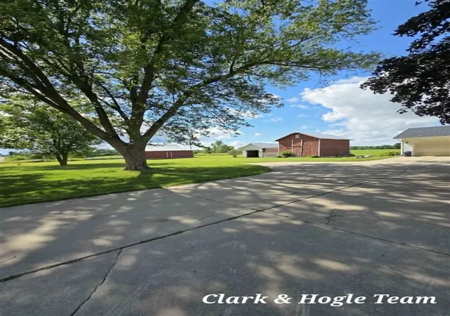 Homes for sale in Muir, MI | 11215 Stoudt Rd, Muir, MI 48860 | MLS# 70540177